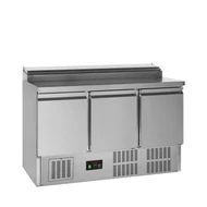 Tefcold Rozsdamentes saladette pult – 3 ajtós - beépített feltéthűtővel