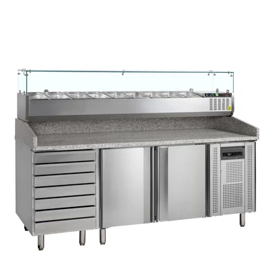 Tefcold Pizzaelőkészítő hűtött munkaasztal, feltéthűtővel – 370 L – 3 ajtós, 6 fiókos