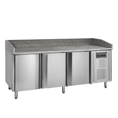 Tefcold Pizzaelőkészítő hűtött munkaasztal – 3 ajtóval - gránit fedlappal